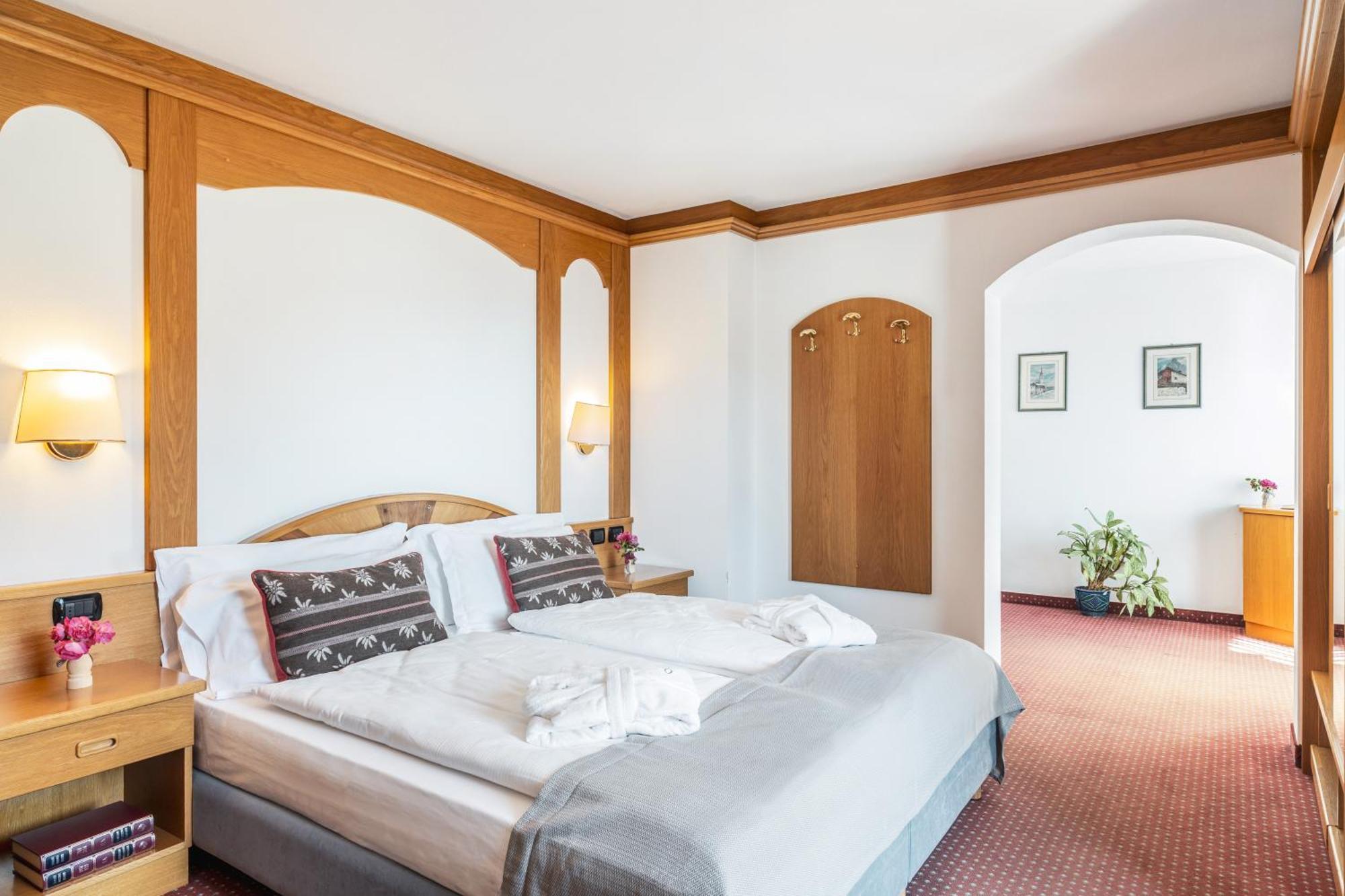 Hotel Meida Поцца-ди-Фасса Экстерьер фото