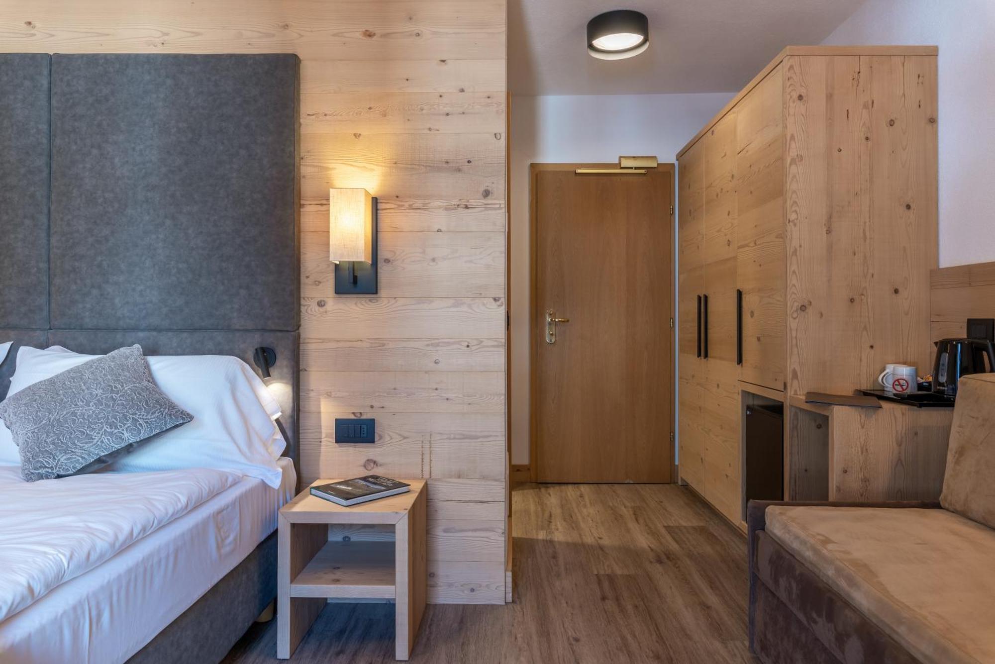 Hotel Meida Поцца-ди-Фасса Экстерьер фото