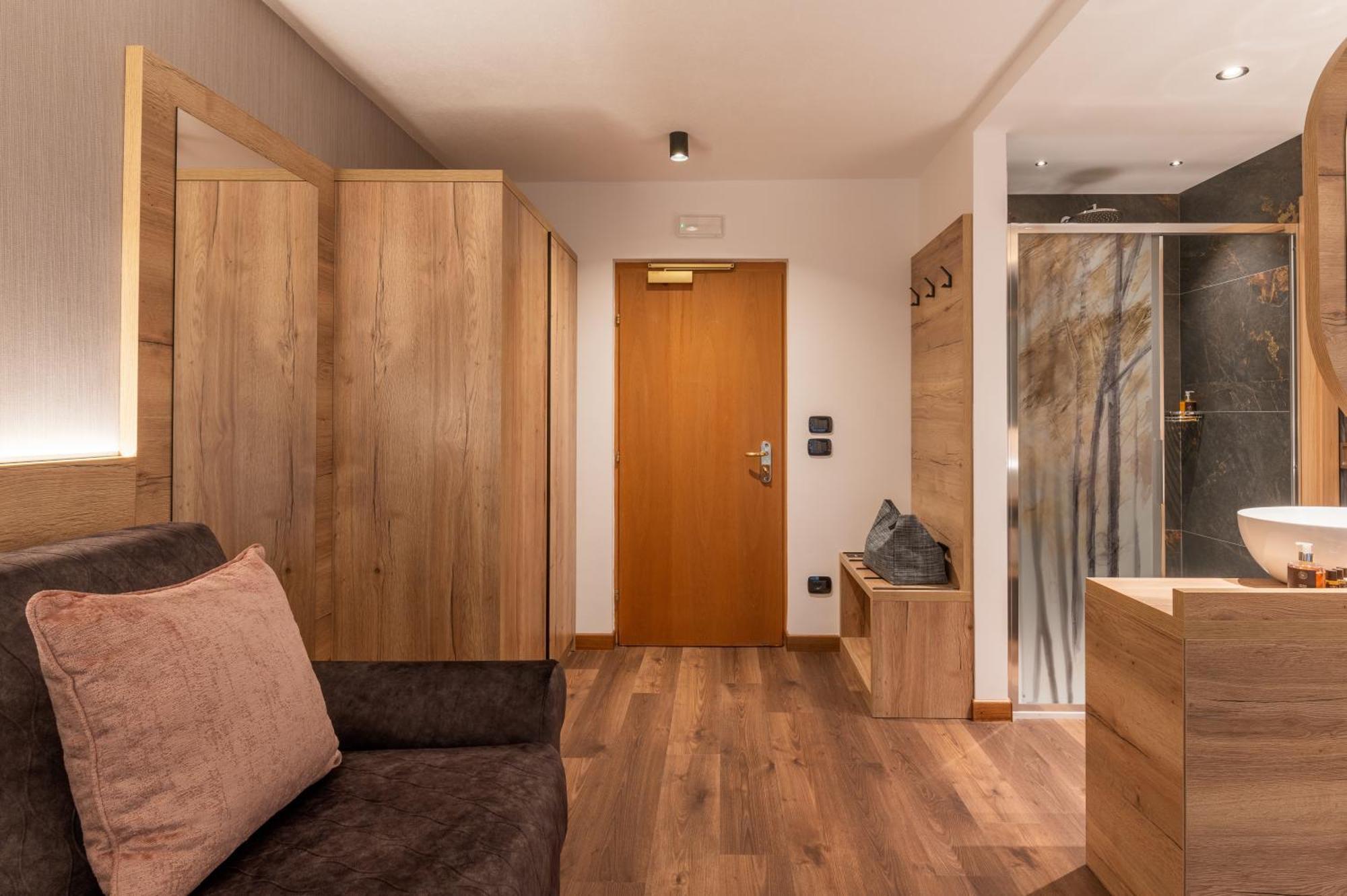 Hotel Meida Поцца-ди-Фасса Экстерьер фото