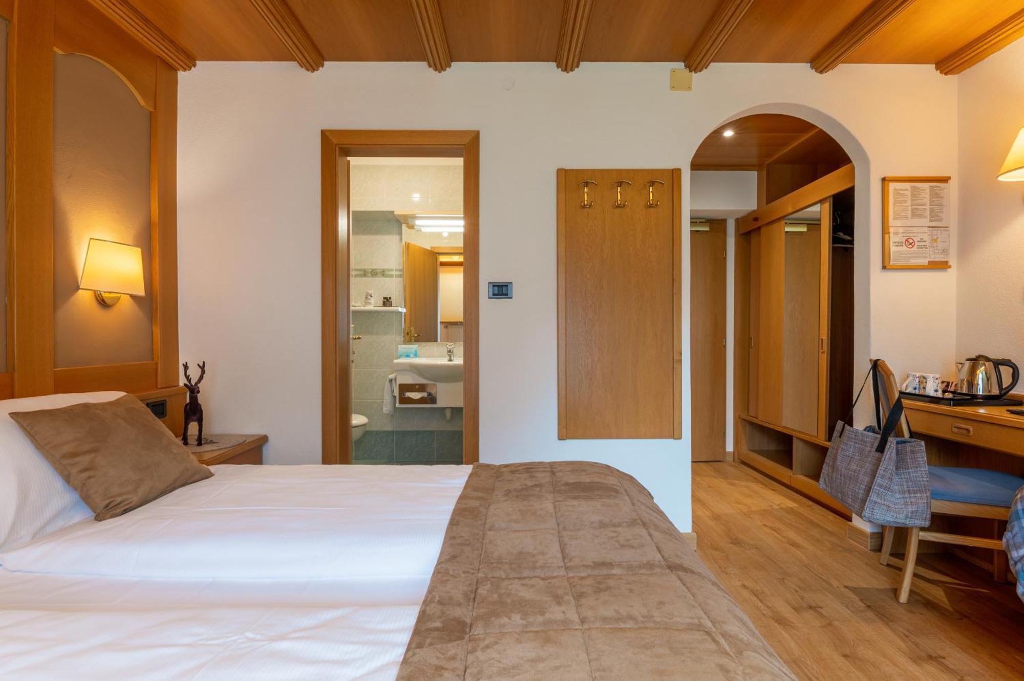 Hotel Meida Поцца-ди-Фасса Экстерьер фото