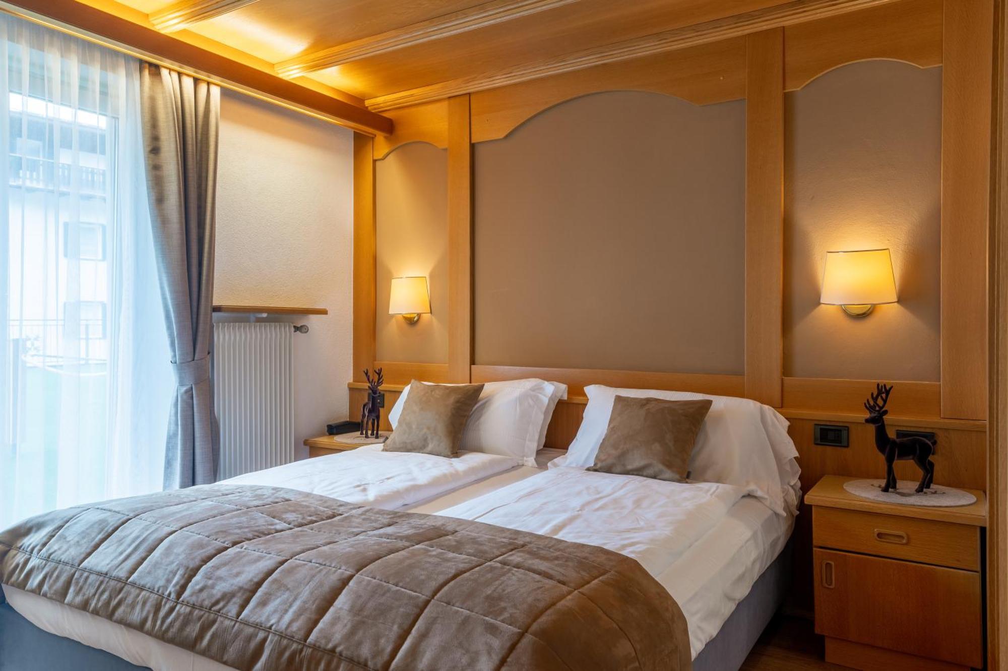 Hotel Meida Поцца-ди-Фасса Экстерьер фото