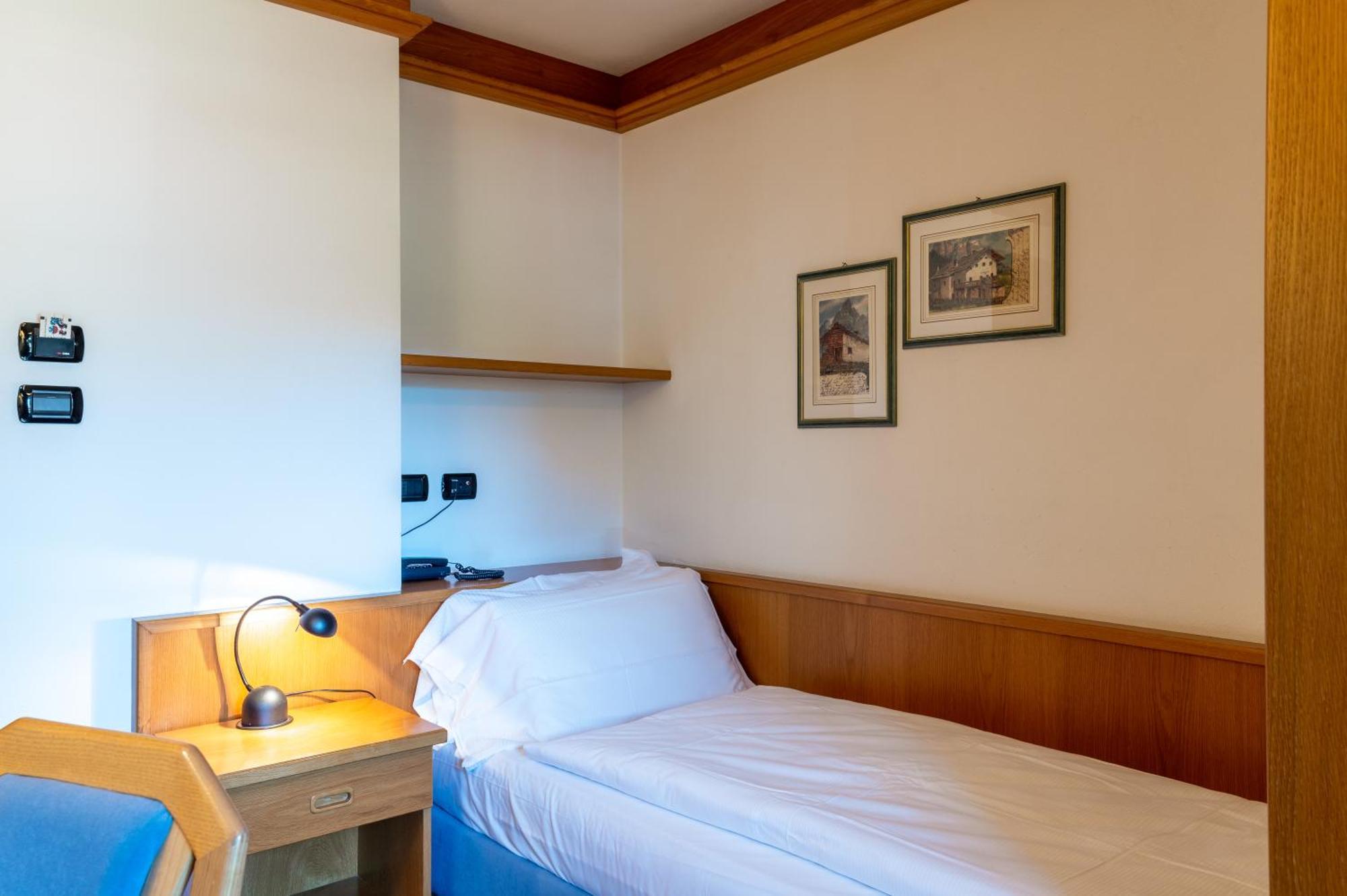 Hotel Meida Поцца-ди-Фасса Экстерьер фото